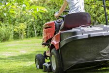 Best Riding Lawn Mower Under 2000