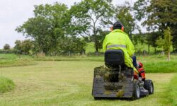 Easy Steps to Start a Riding Lawn Mower A Comprehensive Guide